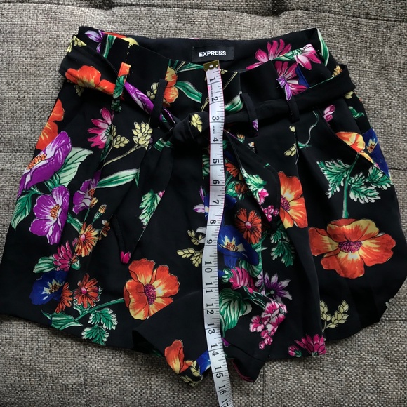 Express Shortie Extreme High Rise Black Floral Shorts NWT - Picture 7 of 7